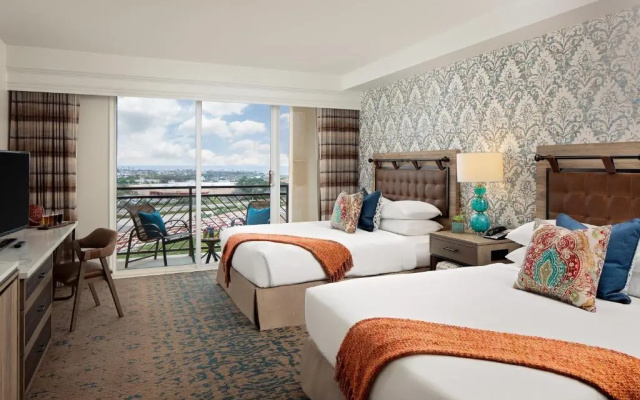Premium Quadruple room with partial view