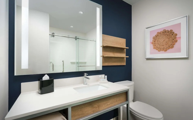 1 Bedroom Suite with partial ocean view