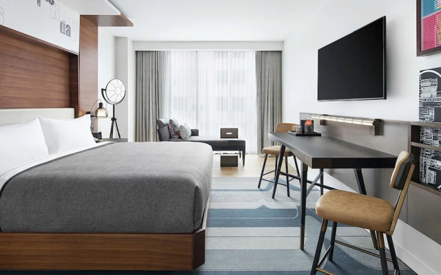 Corner Double room with city view