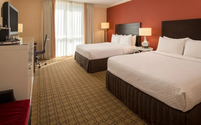 Premium Quadruple room with pool view