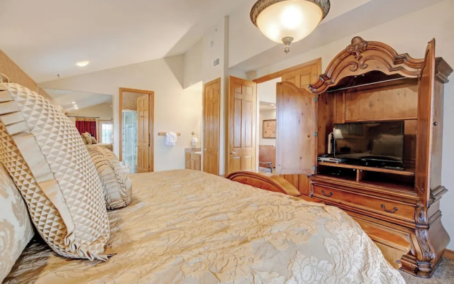 3 Bedrooms Royal room with balcony