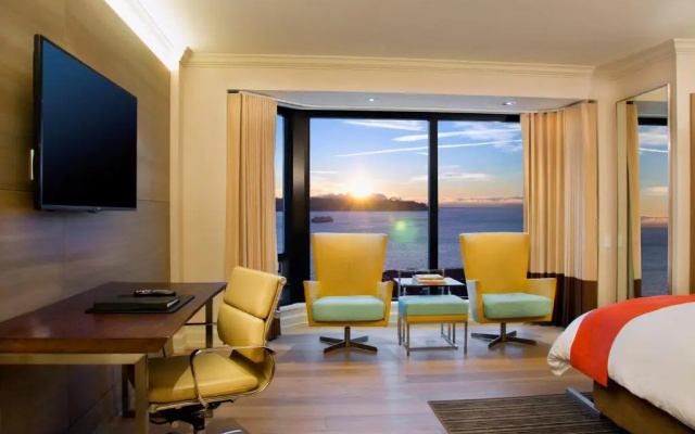 Standard room with water view