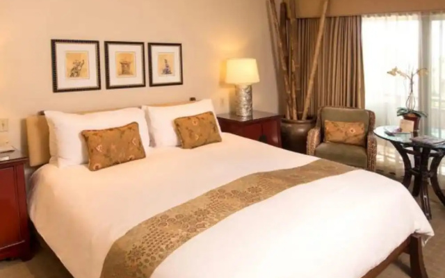 Standard room with partial ocean view