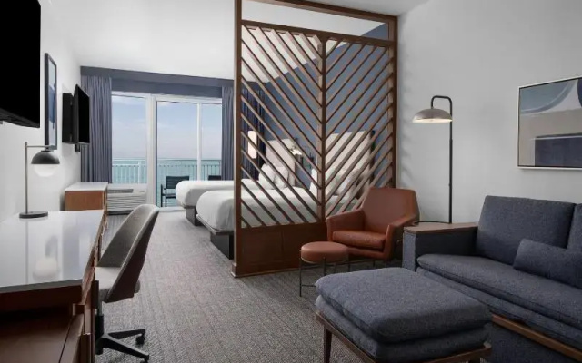 Suite with balcony and oceanfront