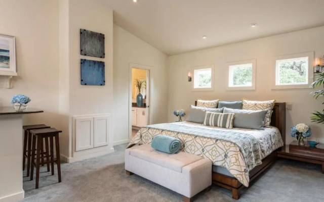 Suite with lake view