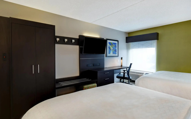 Standard Quadruple room with garden view
