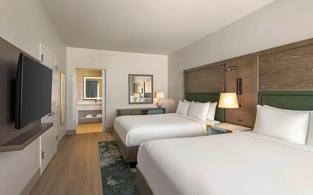 2 Bedrooms Sextuple Suite with balcony and with bay view