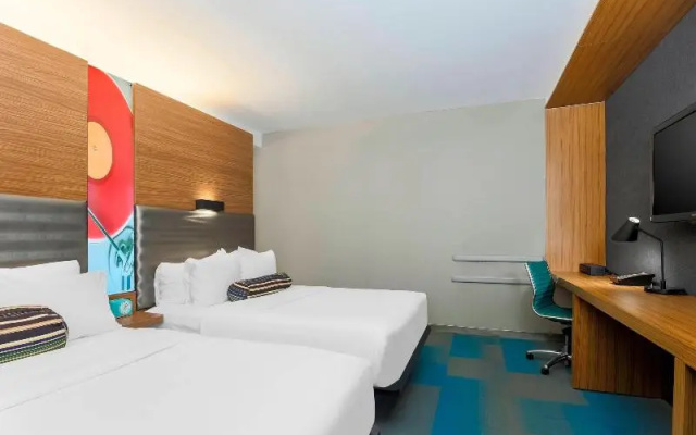 Aloft Quadruple room