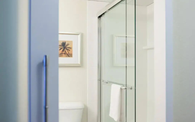 1 Bedroom Double Suite with lake view