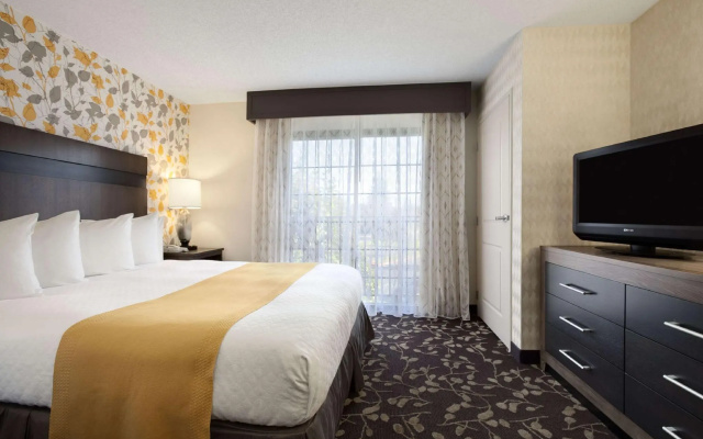 2 Bedrooms Double Suite with garden view