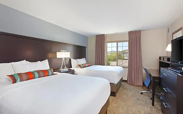 2 Bedrooms Sextuple Suite