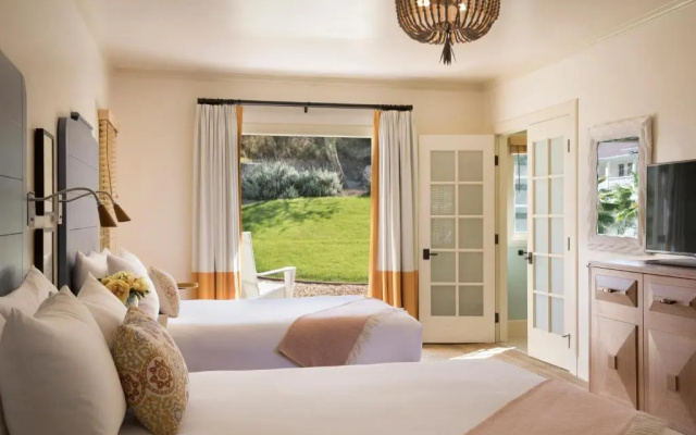 Standard Quadruple room with land view