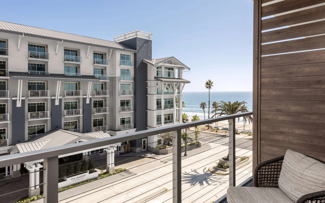 Standard Double room with partial ocean view