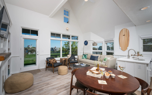 2 Bedrooms Suite with pool view