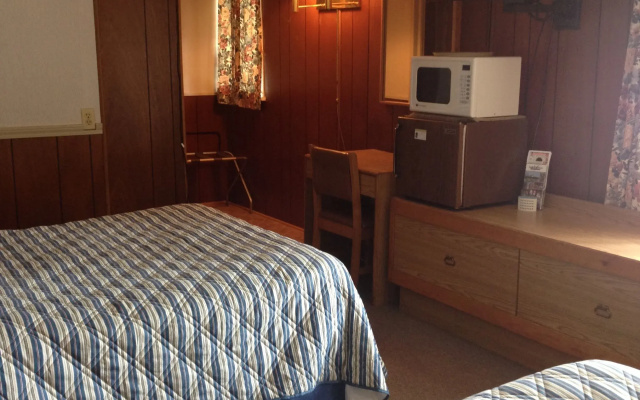 Standard Quadruple room with partial view