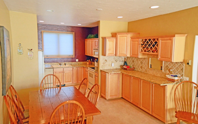 3 Bedrooms Cottage with balcony