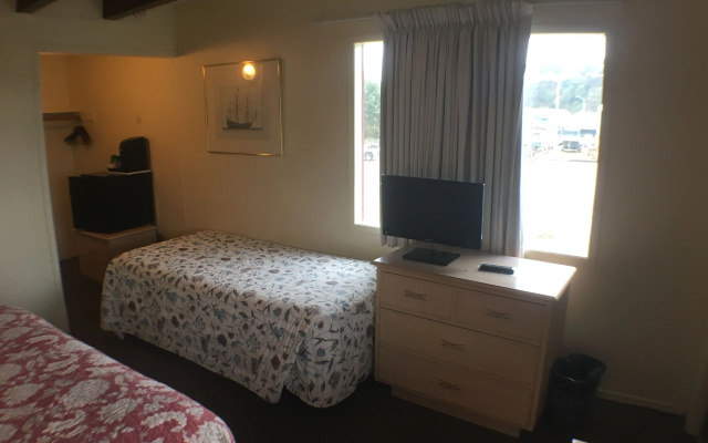 Economy Quadruple room
