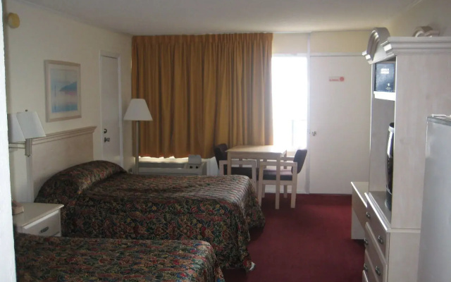 Standard Quadruple room with partial ocean view