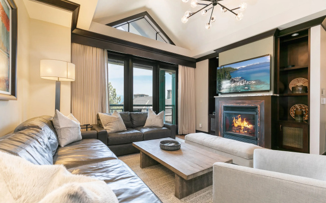 4 Bedrooms Luxury Penthouse room with view