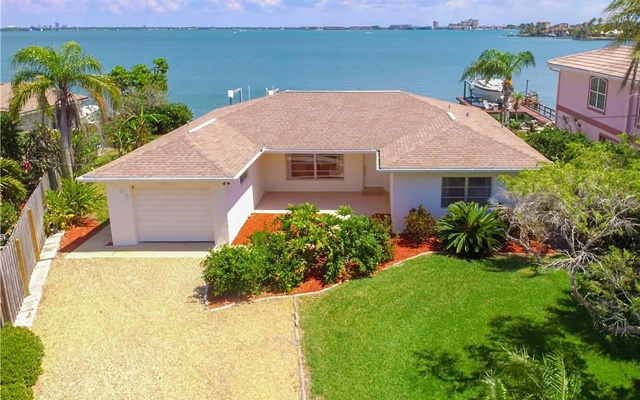 Executive Cottage with bay view