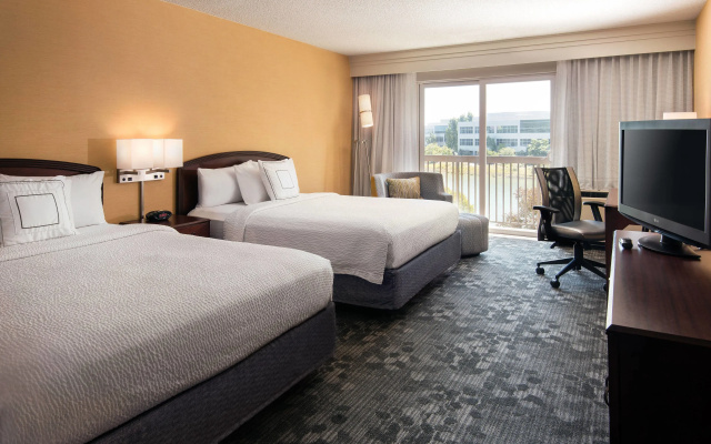 Standard Quadruple room with water view