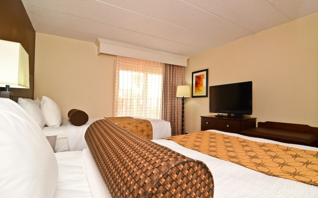 Quadruple Suite with pool view