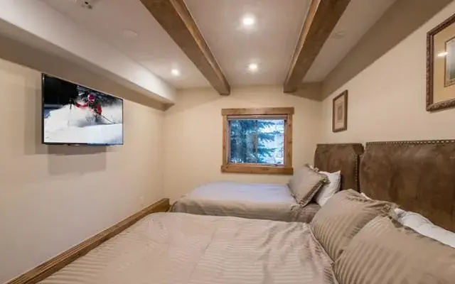 2 Bedrooms Standard room with mountain view