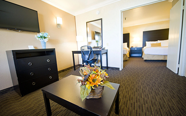 Quadruple Family Suite with courtyard view