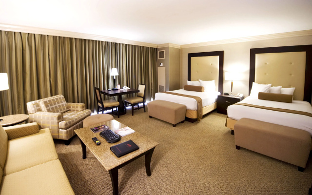 Quadruple Suite with strip view
