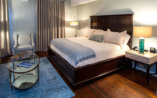 Double Suite with street view