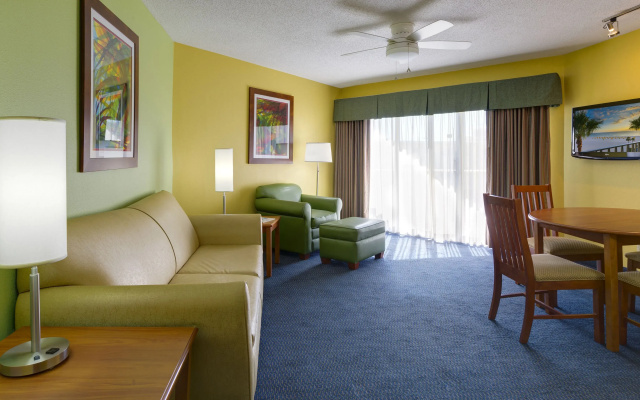 1 Bedroom Family Suite with pool view