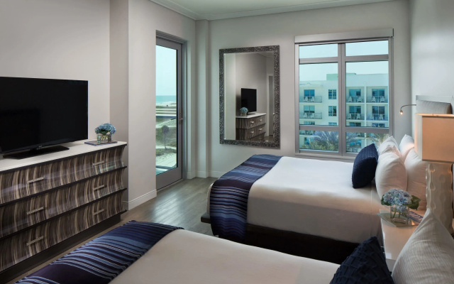 1 Bedroom Suite with bay view