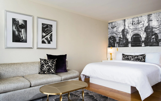 Standard Double room with city view