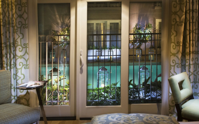 Standard room with pool view
