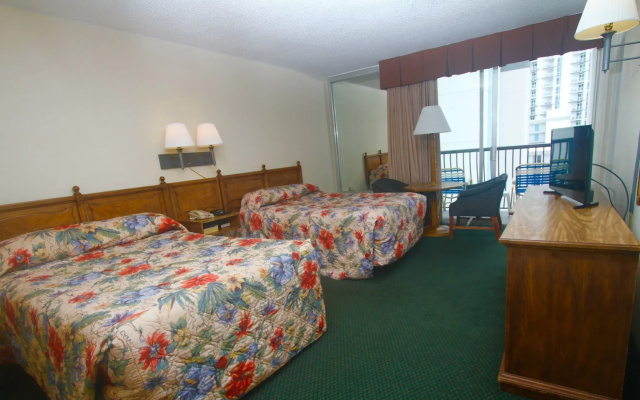 Standard Quadruple room with partial ocean view