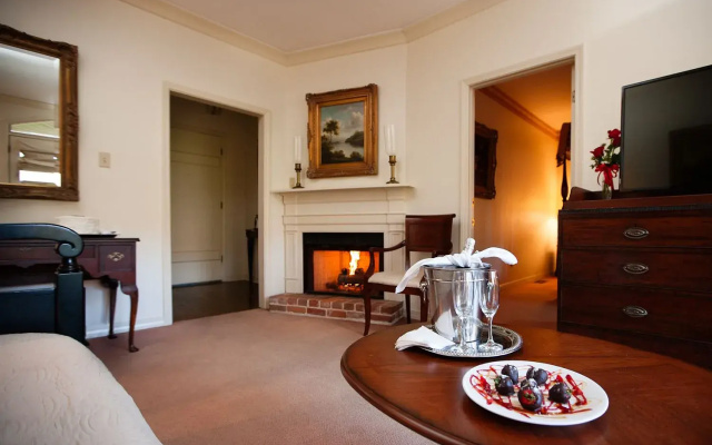Deluxe Double Suite