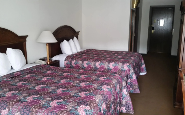 Standard Quadruple room with partial view