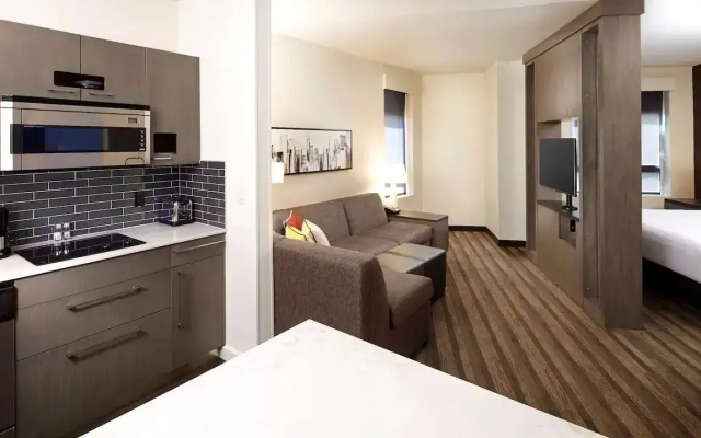 Corner Double Studio Kitchen Suite