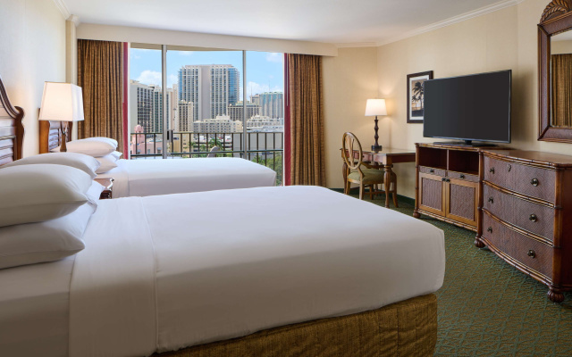 Accessible Twin room with partial ocean view
