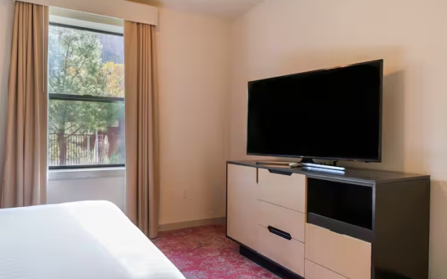 1 Bedroom Hearing Accessible Suite