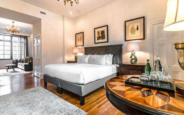 Grand Double Suite with city view