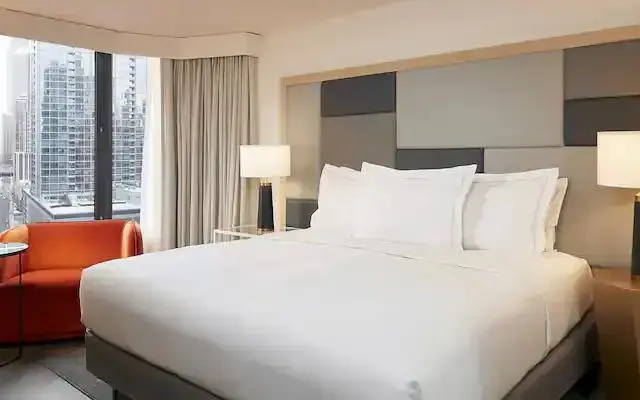 1 Bedroom Corner Hearing Accessible Double Suite