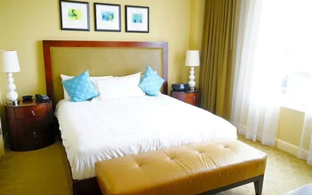 1 Bedroom Condominium with balcony and with land view
