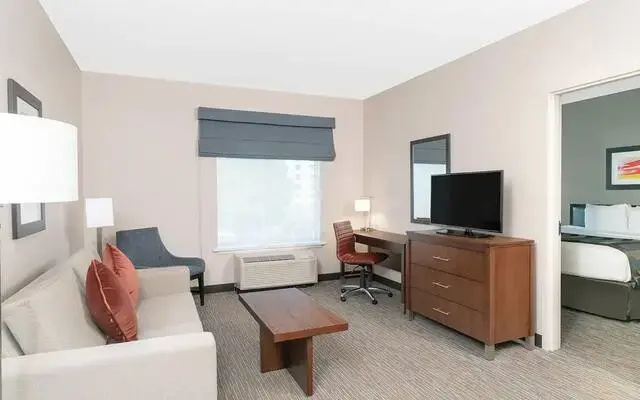 Hearing Accessible Double Suite