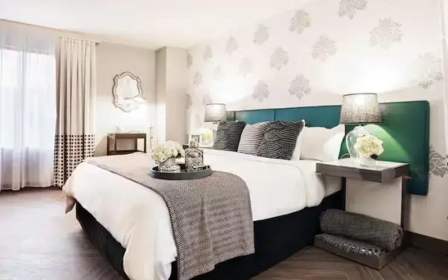 Various Pop Culture Themes Hyperthemed Double room