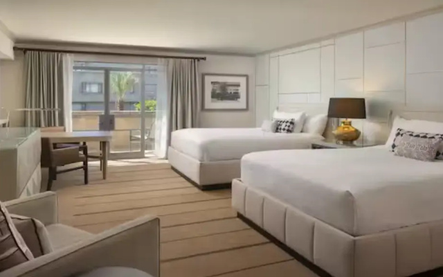 Citrus Club Twin room with pool view