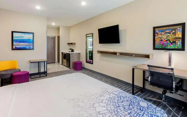 Deluxe Double Mobility/Hearing Accessible room
