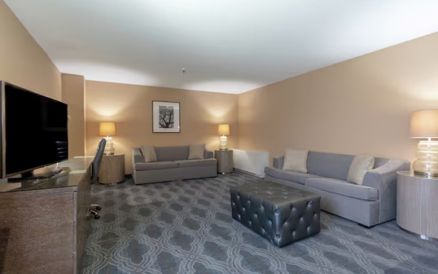 Corner Double Whirlpool Suite