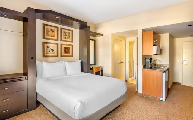 2 Bedrooms Suite with balcony