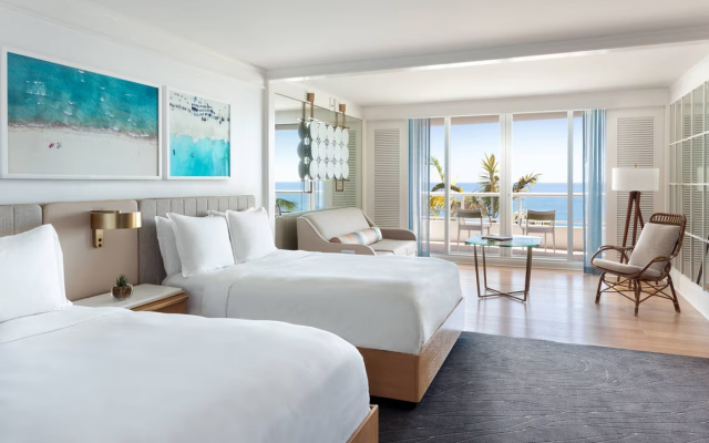 Twin room with balcony and oceanfront